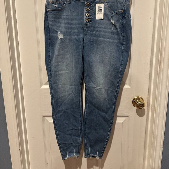 NWT Torrid Bombshell Skinny Premium Stretch High-Rise Jean - Picture 1 of 3